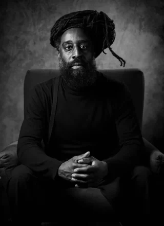 L’artiste francophone du festival FOTR 2026, Waahli, co-fondateur de Nomadic Massive, est un musicien qui mélange le hip-hop, le funk haïtien, l’afrobeat et le reggae dans ses œuvres. &mdash; Courtoisie FOTR