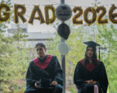 Les finissants Rielle et Joël Naveed partagent une même cérémonie de graduation, entourés de leur famille et de la communauté scolaire de l’École Allain St-Cyr. &mdash; Photo Cristiano Pereira