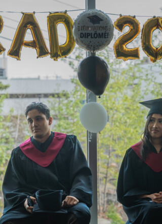 Les finissants Rielle et Joël Naveed partagent une même cérémonie de graduation, entourés de leur famille et de la communauté scolaire de l’École Allain St-Cyr. &mdash; Photo Cristiano Pereira
