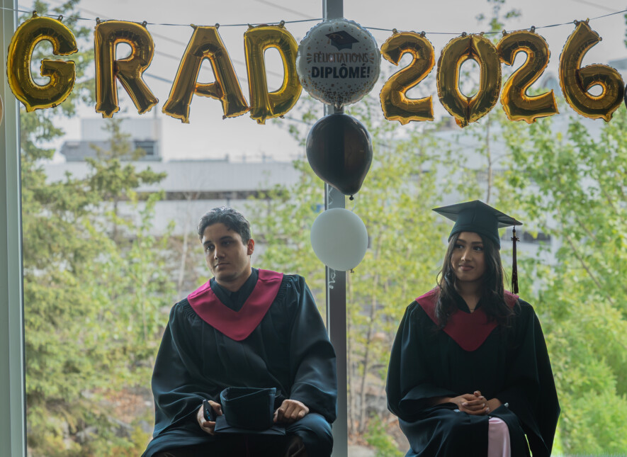 Les finissants Rielle et Joël Naveed partagent une même cérémonie de graduation, entourés de leur famille et de la communauté scolaire de l’École Allain St-Cyr. &mdash; Photo Cristiano Pereira