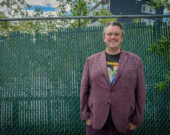 Le conseiller municipal Garett Cochrane a livré l’intervention la plus personnelle du débat, en parlant de la haine en ligne vécue comme homme homosexuel.  &mdash; Photo Cristiano Pereira