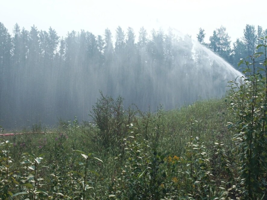 L’ordre d’évacuation en vigueur à Fort Simpson depuis la fin du mois dernier, a été rétrogradé le 18 juillet en alerte d’évacuation. &mdash; (Courtoisie page Facebook NWT Fire/Feux TNO)
