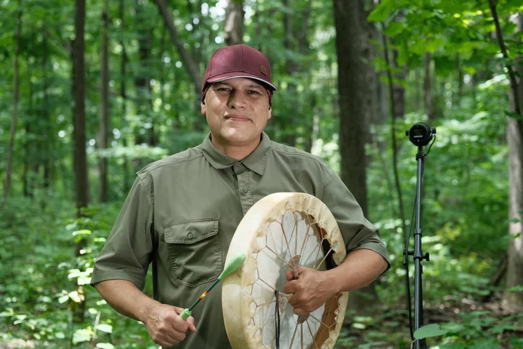 Shauit, l’auteur-compositeur-interprète innu invité au festival FOTR 2026 &mdash; (Courtoisie FOTR)