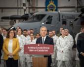 Le premier ministre Mark Carney à Yellowknife, le 12 mars 2026. Lors de cette visite, il avait annoncé le renvoi du projet de route de la vallée du Mackenzie au Bureau des grands projets. &mdash; Photo Cristiano Pereira