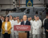 Le premier ministre Mark Carney à Yellowknife, le 12 mars 2026. Lors de cette visite, il avait annoncé le renvoi du projet de route de la vallée du Mackenzie au Bureau des grands projets. &mdash; Photo Cristiano Pereira