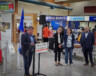 Le ministre ténois de l’Infrastructure, Vince McKay, prend la parole à l’aéroport d’Inuvik lors de l’annonce du nouvel investissement fédéral destiné à sa modernisation. &mdash; Courtoisie