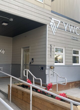 Bureaux de la YWCA de Yellowknife (photo : Aline Essombe).  