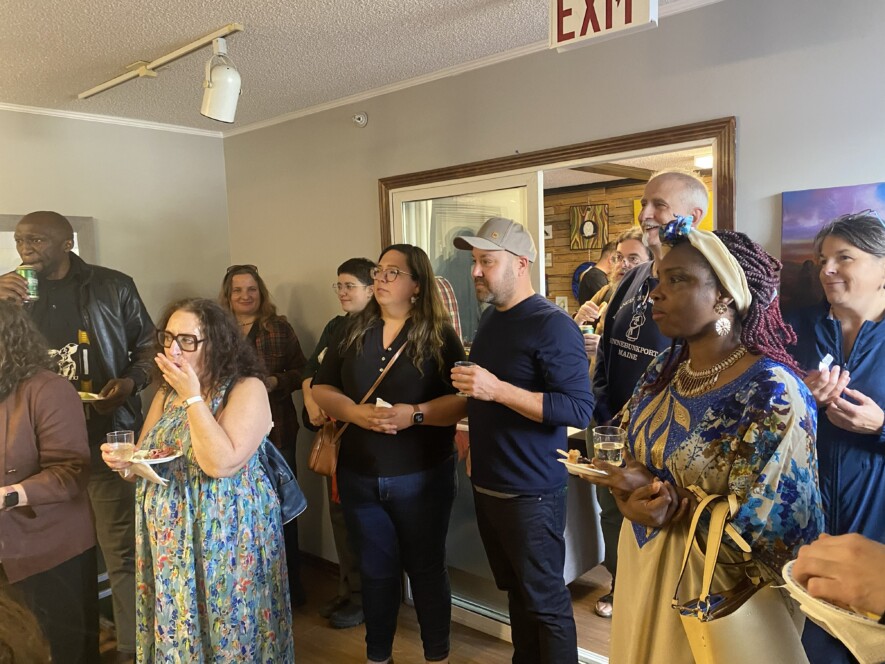 Le lancement de la nouvelle année pour les organismes communautaires de la région a aussi été une belle occasion de rencontrer des francophones et de tisser des liens.  &mdash; Photo Aline Essombe