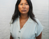 Melaw Nakehk’o, originaire de la Première Nation Łı́ı́dlı̨ı̨ Kų́ę́, est finaliste pour la région circumpolaire du Prix Sobey. 
 &mdash; Courtoisie Angela Gzowski