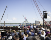 Le 24 aout 2026, le premier ministre Mark Carney a annoncé la construction de six nouveaux brise-glaces. C’est le constructeur naval Davie qui s’est vu attribuer ce contrat. &mdash; Photo Daniel Pereira, Cabinet du premier ministre
