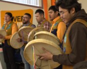 Depuis le début du XIXe siècle et jusque dans les années 1990 au Canada, des centaines de milliers d’enfants autochtones ont été forcés de vivre dans des pensionnats, dont l’objectif avoué était de les assimiler à la culture coloniale. &mdash; Aline Essombe