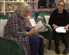 Une vingtaine de personnes ont fait le déplacement à la librairie Yellowknife Book afin d’assister au lancement de la version française du livre North of Nowhere: Song of a Truth and Reconciliation Commissionner (Au nord de nulle part : Le chant d’une commissaire à la vérité et à la réconciliation) &mdash; Aline Essombe
