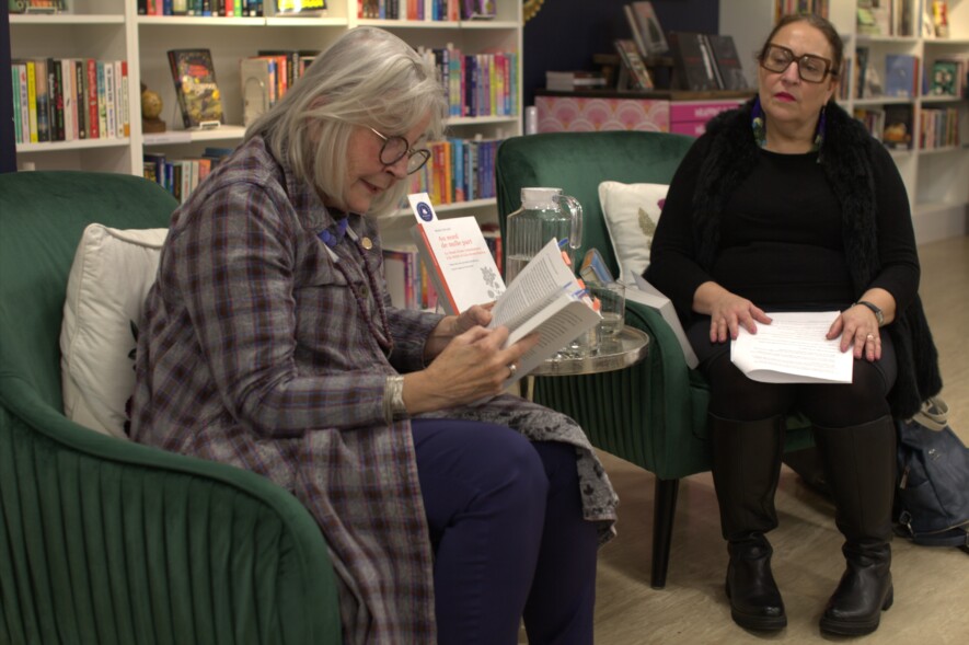 Une vingtaine de personnes ont fait le déplacement à la librairie Yellowknife Book afin d’assister au lancement de la version française du livre North of Nowhere: Song of a Truth and Reconciliation Commissionner (Au nord de nulle part : Le chant d’une commissaire à la vérité et à la réconciliation) &mdash; Aline Essombe