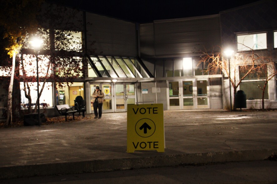 Ce lundi 19 octobre, Melissa Syer a remporté la course à la mairie contre Garett Cochrane avec 4 041 votes au total.  &mdash; Photo Ines Figuigui