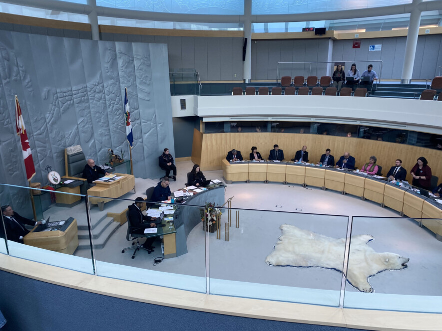 Les travaux de l’Assemblée législative portaient, ce mardi 20 octobre essentiellement, sur les couts de plus en plus élevés de la vie, et de l’accès aux soins de santé pour les citoyens et citoyennes des Territoires du Nord-Ouest  &mdash; Aline Essombe