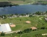 La nouvelle école francophone se situera dans les infrastructures du centre récréatif de Chestermere (vue du ciel). Photo - Capture écran Conseil scolaire Franco-Sud.   