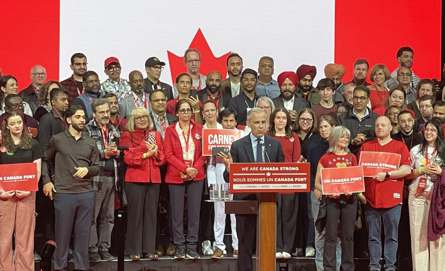 Le nouveau venu en politique, Mark Carney, devenu premier ministre ce printemps, remporte son siège dans Nepean, en Ontario. Photo :  Marianne Dépelteau – Francopresse   