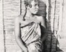 Portrait d’une femme sakalava entre 1900 et 1910. Photo : Auteur inconnu, Public domain, via Wikimedia Commons  