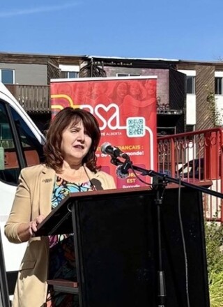 L'honorable Adriana LaGrange, ministre des Services de santé primaires et préventifs de l'Alberta a tenu a se déplacer lors de l'inauguration de la clinique mobile Saint-Thomas. Photo: Capture écran - ACFA provinciale