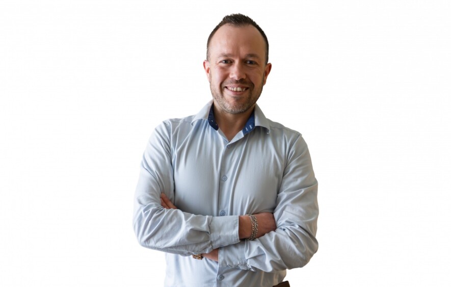 Joris Desmares-Decaux est le directeur du développement économique et des services aux entreprises au sein de Parallèle Alberta. Photo : Courtoisie  