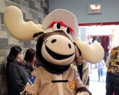 Le costume de la mascotte Brisebois a disparu lors du vol dont a été victime l’ACFA régionale de Calgary. Photo : Archives Le Franco - Arnaud Barbet   