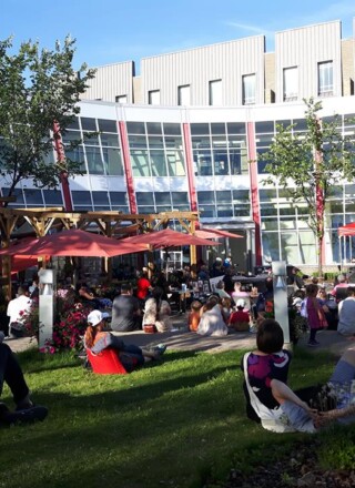 La Cité francophone à Edmonton accueille des spectacles comme la Série Patio, mais aussi de nombreux organismes francophones tels que Parallèle Alberta et la FRAP. Archives Le Franco - Courtoisie