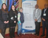  (De gauche à droite), Marie-Audrey Girard, Maria Vigneault, Fernande Bergeron, Luketa M'Pindou et Makolo Kashala à une conférence de l’Alberta Restorative Justice Association. Photo : Courtoisie 
  