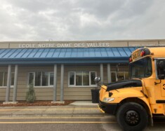 L’école Notre-Dame-des-Vallées aurait dû être le théâtre des consultations sur les besoins en santé des francophones de Cochrane. Malheureusement faute de participant, celle-ci a été annulée. Photo : Archives Le Franco - Gabrielle Audet-Michaud  