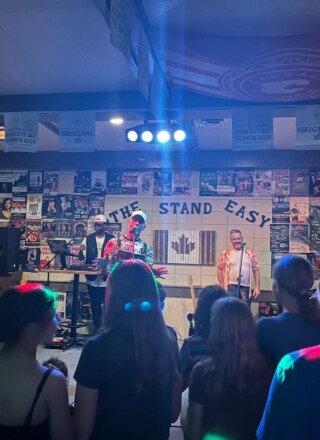 Environ 150 francophones et francophiles ont pris part à un événement organisé à la Légion de Jasper en collaboration avec la Croix-Rouge canadienne. Photo : Courtoisie