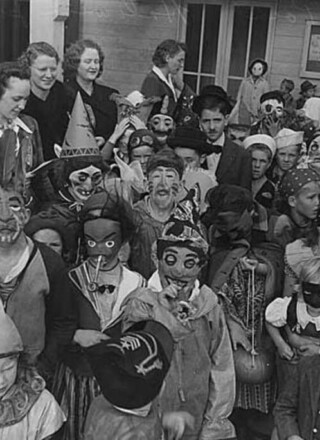 Des enfants déguisés pour Halloween à High Point, Seattle (1943). Photo : Creative-Commons  
