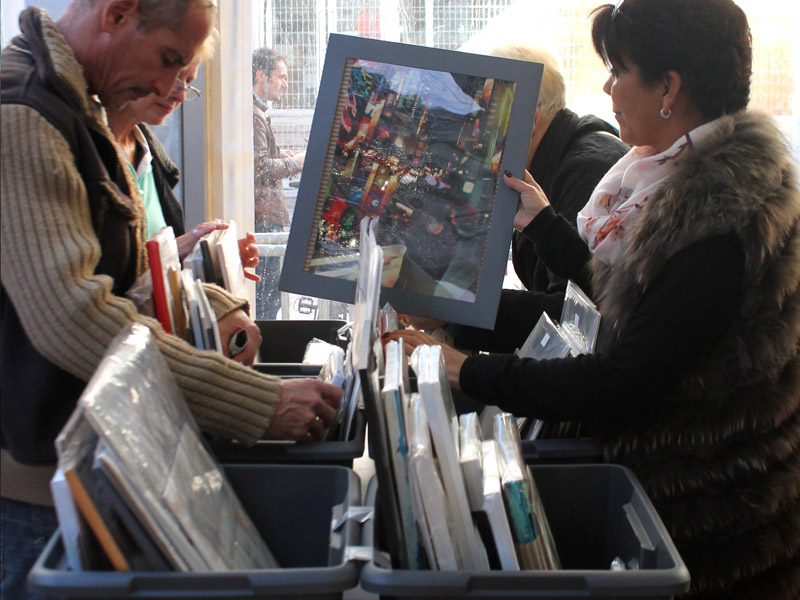 Images d'archives d'un supermarché d'art à Toulon en France.  