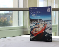 Le budget 2025 prévoit un déficit total de 78 milliards de dollars en 2025, une nette hausse comparée à l’an dernier. Photo : Julien Cayouette – Francopresse  