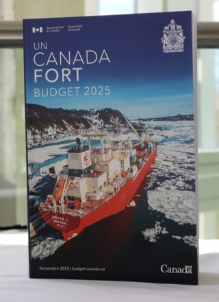 Le budget 2025 prévoit un déficit total de 78 milliards de dollars en 2025, une nette hausse comparée à l’an dernier. Photo : Julien Cayouette – Francopresse  