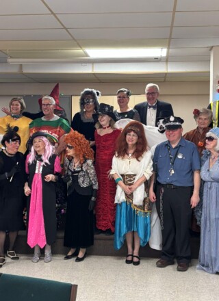 Ils étaient une trentaine à fêter Halloween au Club de l'Amitié ce soir-là. Photo : Courtoisie - DClic  