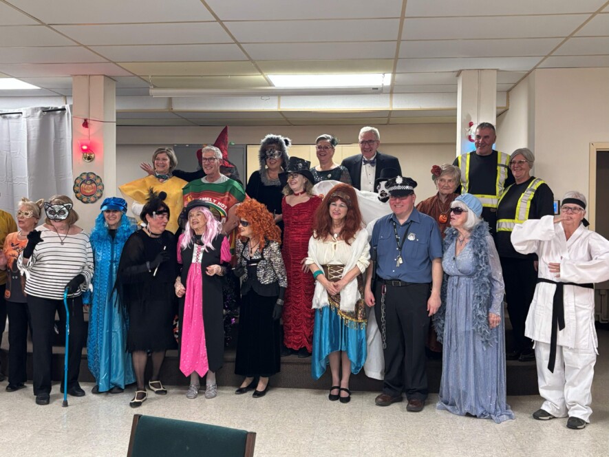 Ils étaient une trentaine à fêter Halloween au Club de l'Amitié ce soir-là. Photo : Courtoisie - DClic  