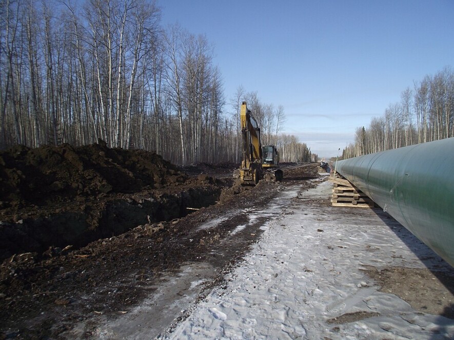 L'Alberta souhaite que certaines mesures «restrictives» sur les émissions et le transport par pétrolier soient annulées par Ottawa afin de permettre à son projet d’aller de l’avant avec la construction d'un nouvel oléoduc. Photo : Jason Woodhead, CC BY 2.0, Wikimedia Commons  