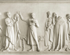 Socrate beve la cicuta : l’une des trois scènes consacrées par Canova à la mort de Socrate, inspirées du Phédon de Platon et de la traduction de Cesarotti, conçues comme un parcours presque liturgique. Reproduite par Tommaso Piroli et Vincenzo Camuccini.
Photos : Artgate Fondazione Cariplo via Wikimedia Commons.  