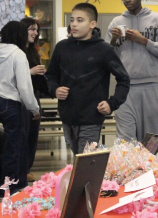 Le marché de Noël a été très achalandé. Photo : Courtoisie - École Alexandre-Taché  