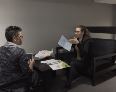 Des membres d’Équijuriste en plein travail. &mdash; Crédit : gracieuseté