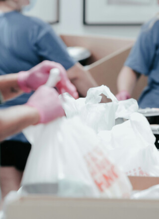 L’insécurité alimentaire est «souvent négligée», déplore la coprésidente du Comité des jeunes du Réseau pour une alimentation durable, Natalie Weder. 
 &mdash; Photo : Joel Muniz – Unsplash