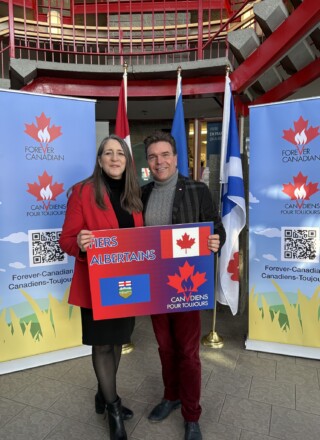  Nathalie Lachance, présidente de l’ACFA et Thomas Lukaszuk, porte-parole de Forever Canadian / Canadiens pour toujours &mdash; Crédit : photo tirée de la page Facebook de l’ACFA