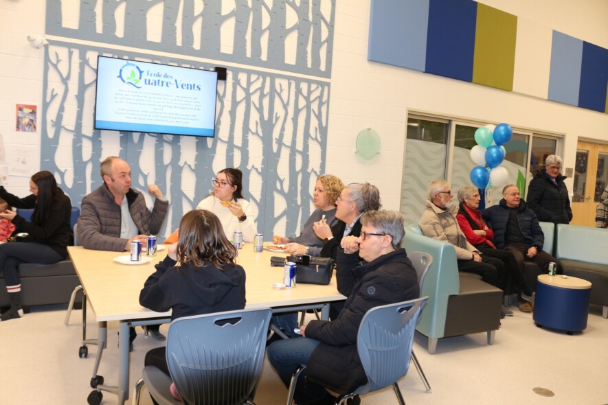 C’est toute une communauté qui a été conviée le 19 février 2026 à souligner les 25 ans d’existence de l’École des Quatre-Vents. &mdash; Photo: Courtoisie 