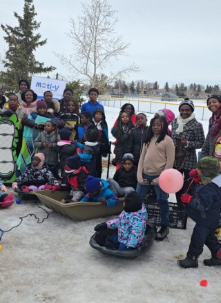 Photo d'ensemble, une partie des participants.  &mdash; Photo : Gracieuseté, Moti-V