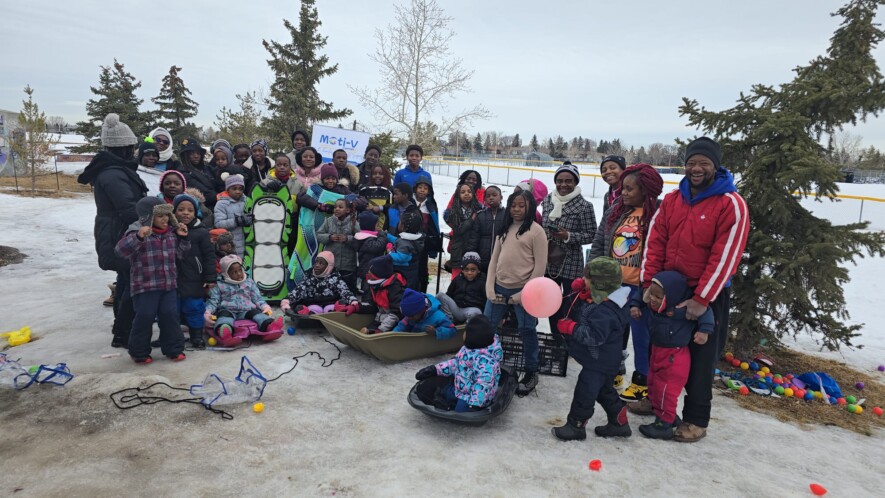 Photo d'ensemble, une partie des participants.  &mdash; Photo : Gracieuseté, Moti-V