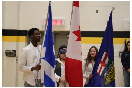 Cérémonie du lever du drapeau, à l’École Alexandre Taché

 &mdash; PHOTO: Courtoisie - École Alexandre Taché