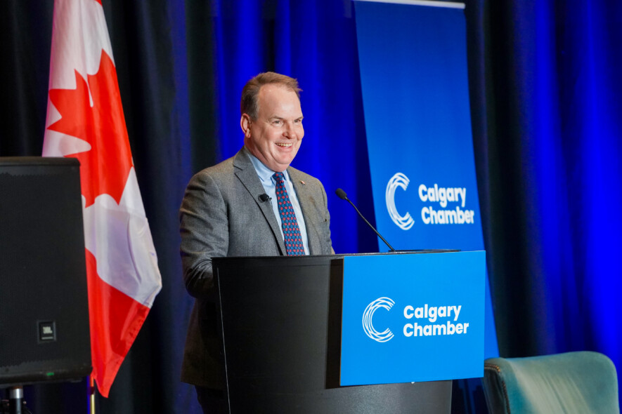 Monsieur le Ministre fédéral des Transports, Steven Mackinnon, s'adressant à la chambre des communes à Calgary.
 &mdash; Crédit : gracieuseté du bureau du ministre des Transports