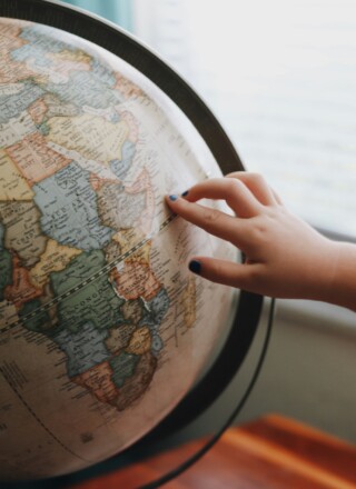 Entre 2022 et 2025, le nombre de francophones est passé de 321 millions à 396 millions de locuteurs. &mdash; Photo : Amy Humphries – Unsplash