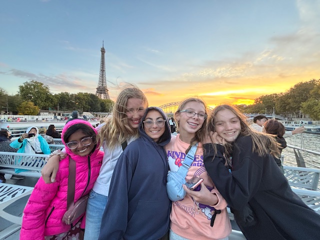 Étudiants en voyage &mdash; Crédits: Lycée international de Calgary