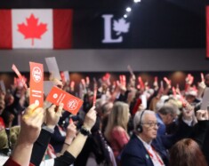 Les débats lors des votes sur des politiques du Parti libéral du Canada se sont surtout centrés sur les jeunes face à l’intelligence artificielle et les réseaux sociaux. &mdash; Photo : Inès Lombardo – Francopresse