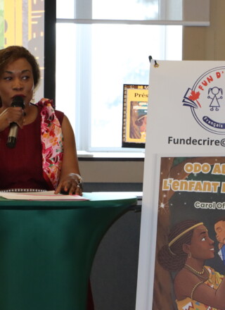 Carol Offi lors de sa présentation de son ouvrage au Campus Saint-Jean. &mdash; Crédit : gracieuseté